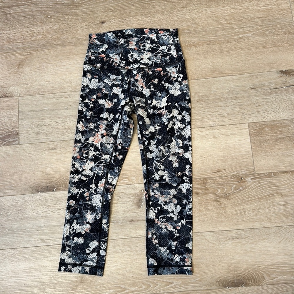 Lululemon cropped floral print leggings size 4